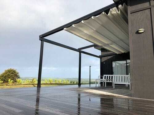 Divara bağlanan bioklimatik perqola Divara bağlanan bioklimatik perqola