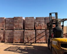 Zavoddan hər növ kərpiclərin catdırılması