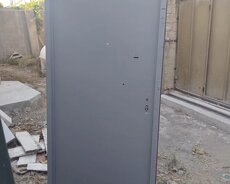 Qalın və ağır seyf qapi
