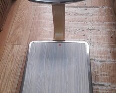 Elektron tərəzi - Model qalın stenkalıdır. 60 kq-a qədər çək