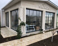 Şüşəbənd/pavilion – dekorativ fasadlı, panoramik şüşəli bağ evi