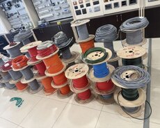 Elektrik kabelləri və naqillər – müxtəlif rəng və spesifikasiyalar