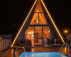 Müasir, hovuzlu A-frame evleri mükemmel dizayn ile