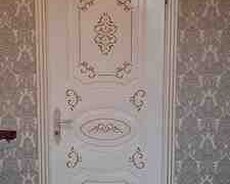 Otaq qapıları və pilləkan